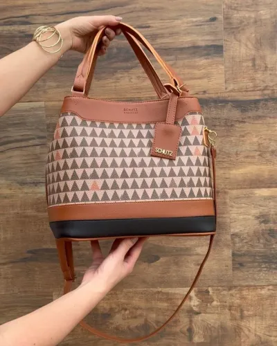 Bolsa Schutz triangle estampada com alça de ombro e mão