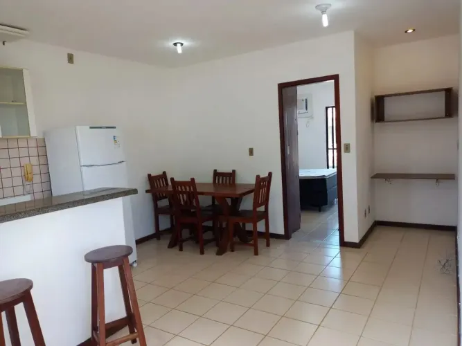 Sobrado para aluguel tem 40 metros quadrados com 1 quarto em Stella Maris - Salvador - BA
