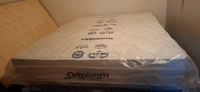 Cama casal Queen.