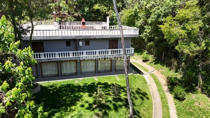 Ampla Casa com 05 Suítes à Venda na Região de Santo Antônio do Pinhal/SP