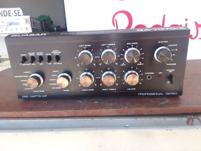 Amplificador QUASAR QA 7070