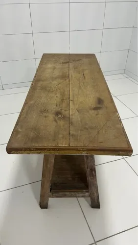 Mesa de Madeira de Demolição - Ideal para Decoração de Ambientes Internos e Externos