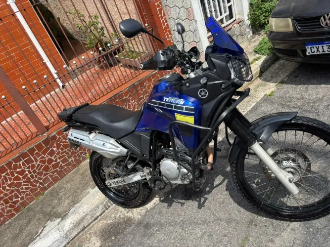 Moto de passeio toda revisada, só pegar e andar.R$18.000,00