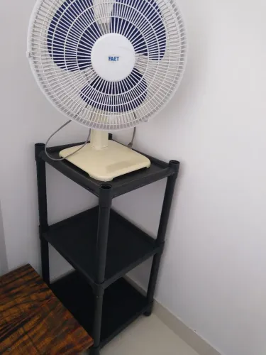 Estante de plástico 3 níveis + ventilador Feat.