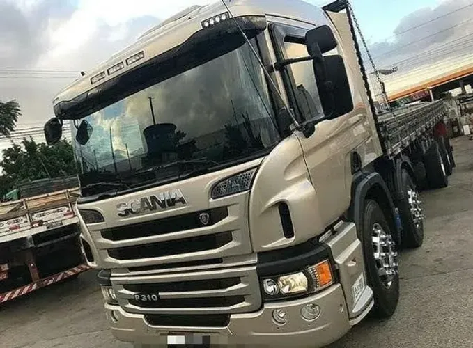 Scania P310 2015 8x2 Carroceria