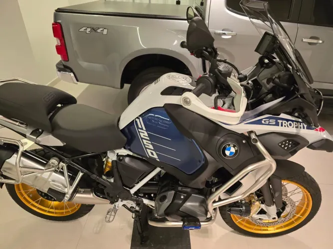 Vendo uma BMW <br><br>1250 c<br>GS trophy<br>BMW<br>800 km rodados