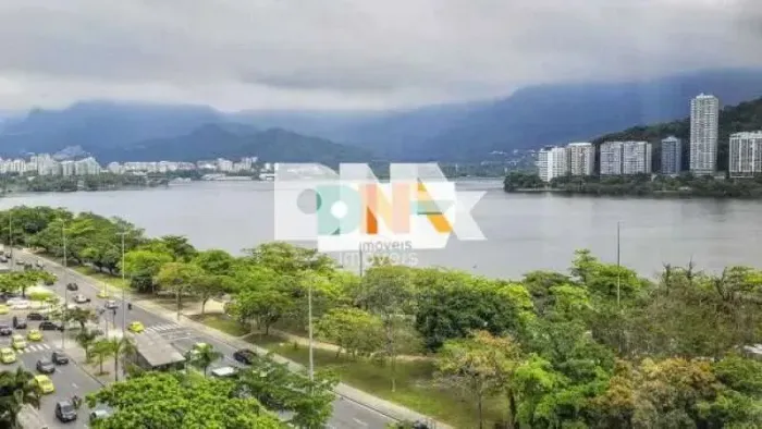 Apartamento : / Residencial / Lagoa