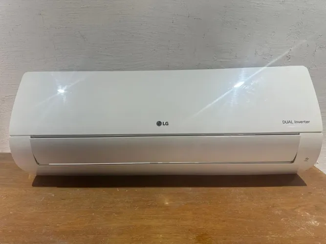 Ar condicionado COM DEFEITO  