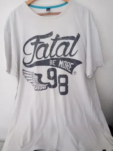 Camiseta Fatal Be More 98