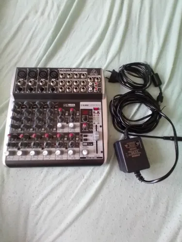 Mesa de Som Behringer Xenyx Q1202USB - 220 volts