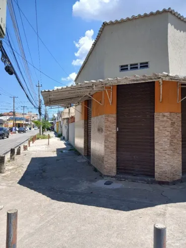 Imóvel em Olaria com 3 casas e 2 lojas