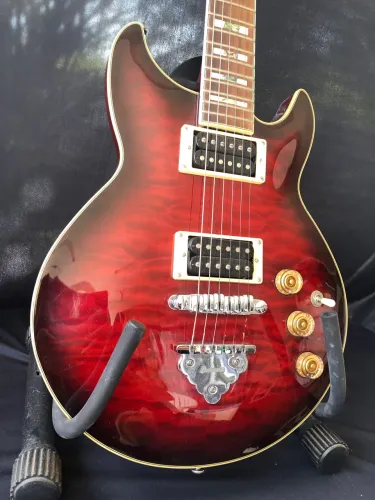Guitarra Ibanez AR325 DBS (acompanha case rígido)