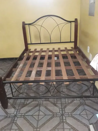 Cama de Casal Mista Madeira + Ferro
