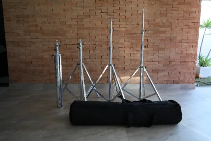 KIT 4 Tripés Aluminio Iluminação COMERCIALL com BAG - 2,30m