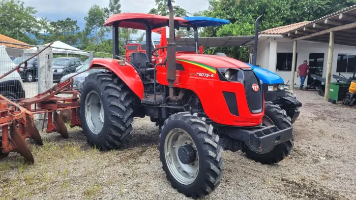 Trator 4x4 Tramontini 8075 ano 2011