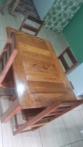 Mesa de madeira rústica