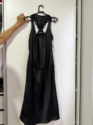 Vestido preto com detalhe em renda