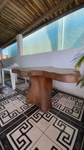 Mesa rústica de jaqueira 