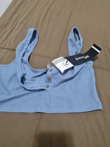 Top Cropped Azul com Botões hering, p