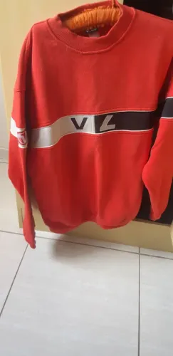 Moletom Vermelho com Detalhes em Preto