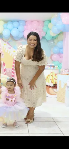 Vestido Bege Bordado Perfeito para Ocasiões Especiais