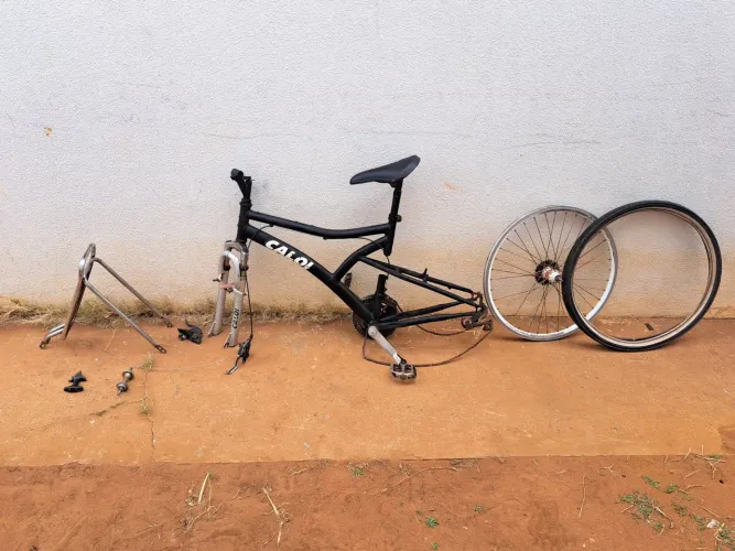 Quadro e peças caloi aro 26