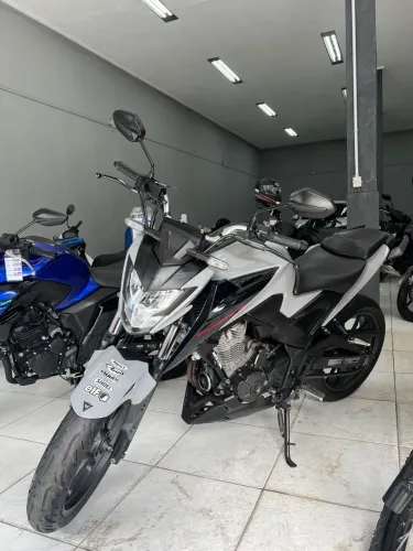 Oportunidade!!! Cb 300F Twister 2023 km: 28.538