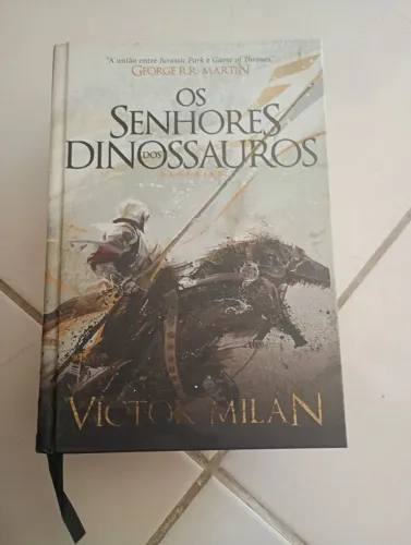 Livro: Senhor dos dinossauros. George R.R. Martin (capa dura) Ed Darkside