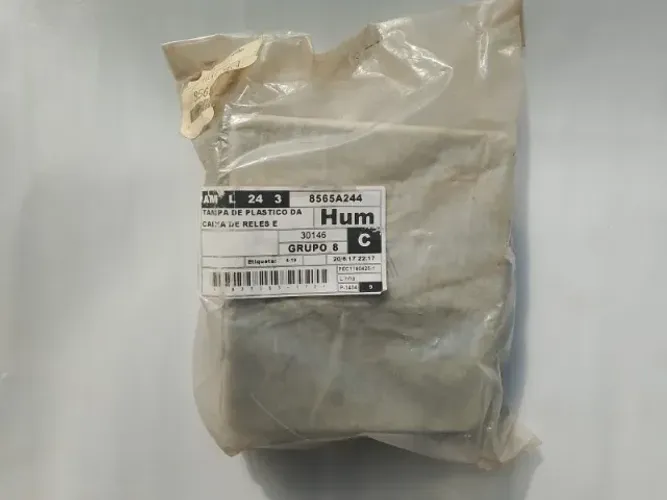 TAMPA DA CAIXA DE FUSIVEIS - ASX - 8565A244