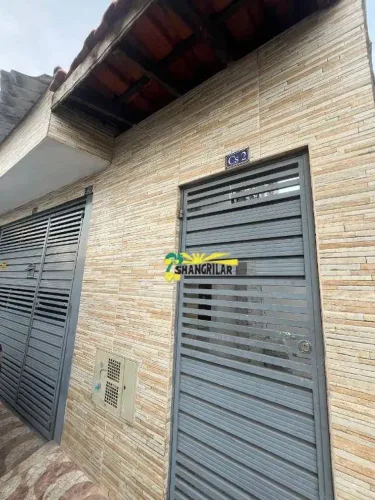 3 Casas - 2 delas com 2 quartos, sala e cozinha, lavanderia separada à venda, 312 m² por R