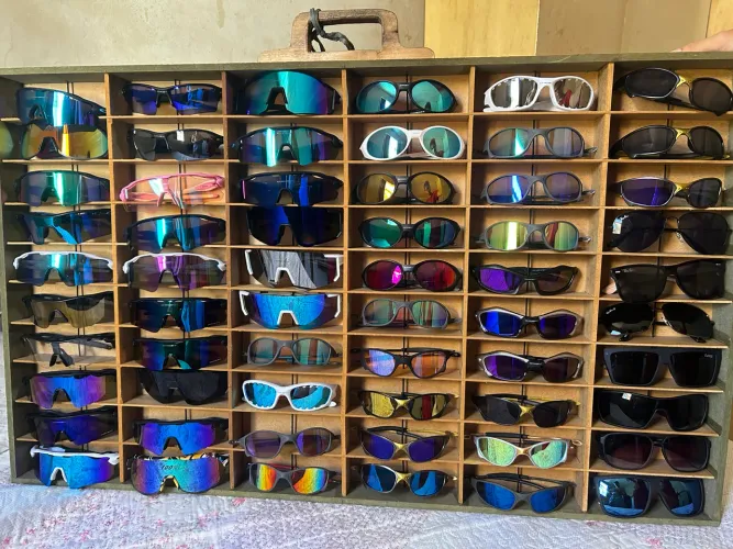 ÓCULOS ESTILOSOS COM PREÇO IMPERDÍVEL