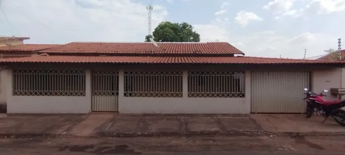 CASA ESPAÇOSA COM ESTRUTURA SÓLIDA E ALTO POTENCIAL DE VALORIZAÇÃO!