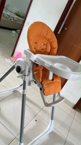 Cadeira de alimentação infantil