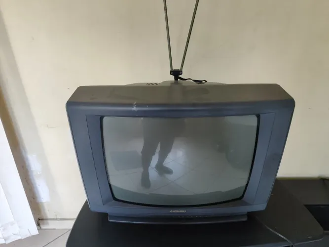 Tv 20" antiga boa para vídeo game