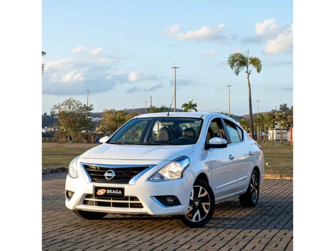 Nissan Versa Unique 1.6 16V Flexstart 4P Aut. 2017