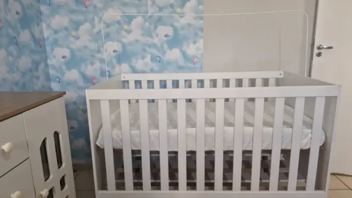 Berço+ 1colchão  novinho .Usou muito pouco. Estarei doando uma cadeira alimentação  junto.