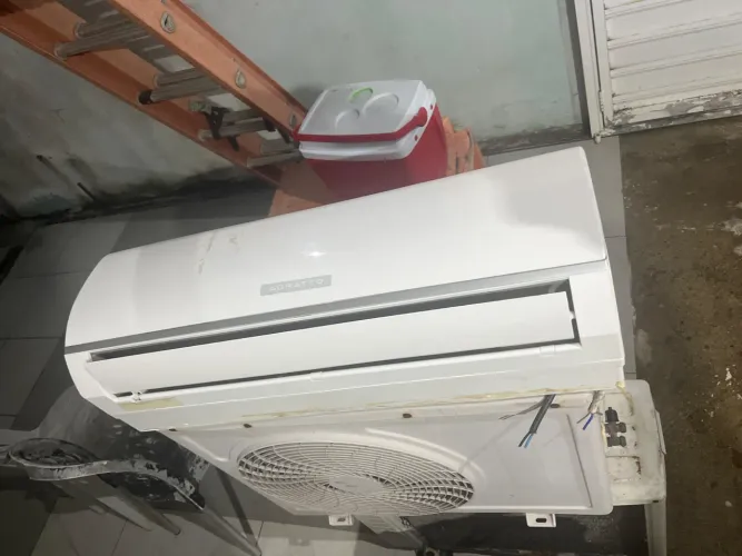 Ar condicionado muito bem conservado pra vende
