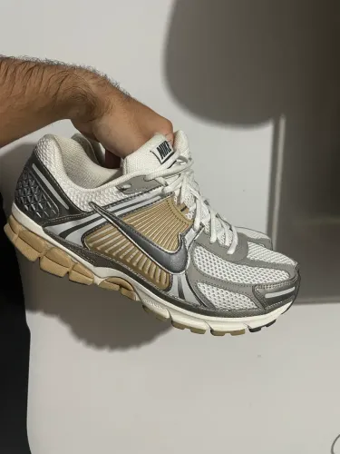 Tênis Nike Vomero 5