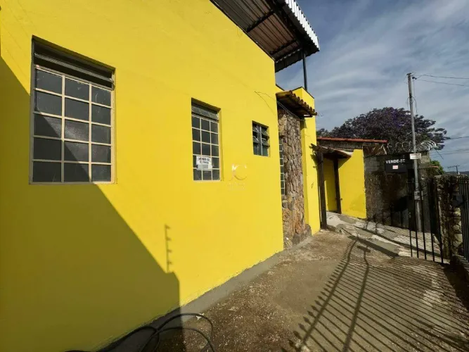 Casa residencial à venda com 3 quartos no Jardim das Acácias, Divinópolis/MG