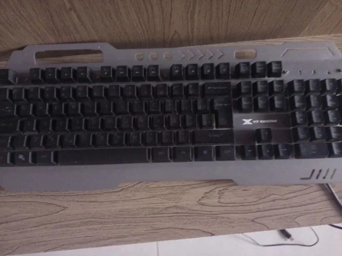 Teclado semi mecânico