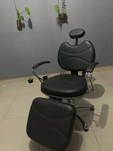 Cadeira de Maquiagem - Encosto e Descanso de Pernas Reclináveis - Pentapé.