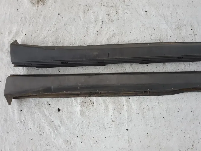 Saia Lateral Lado Direito Alfa Romeo 164 Detalhe Preto