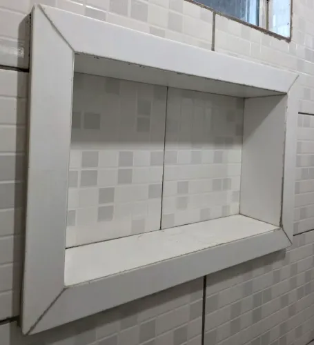Nicho de porcelanato para banheiro.