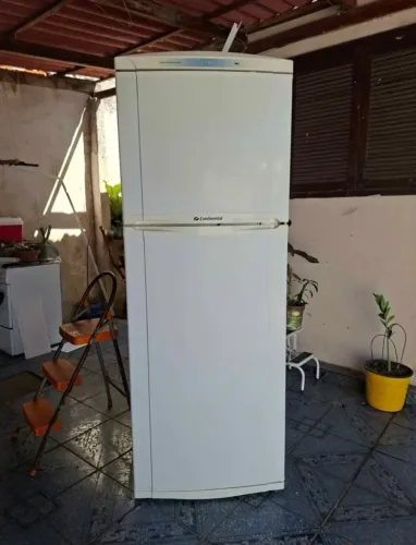 Vende-Se Geladeira Marca Continental