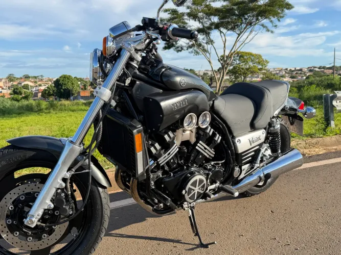 Yamaha VMAX 1200 - Bruta de Verdade | Torque Insano | Moto de Respeito 
