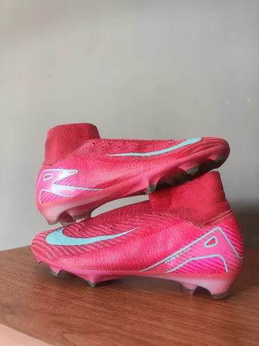 Chuteira Nike Airzoom botinha sem cadarço 