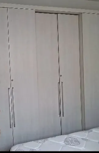 Guarda  RouPa 6 Portas