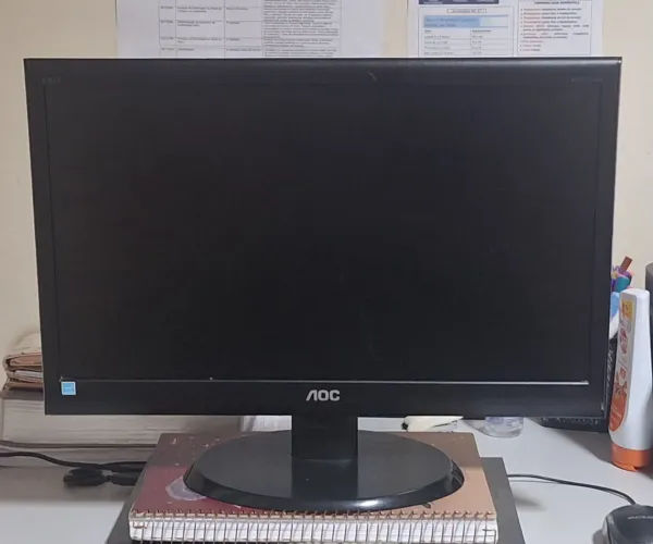 Monitor AOC e950Swn 18,5 Polegadas (Com Defeito)