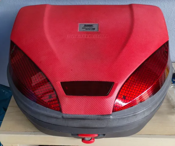 Bau bauleto moto 52 litros Cabe até 2 capacetes