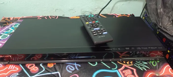 APARELHO DE BLU RAY SONY BDP-S380 COM CONTROLE REMOTO.